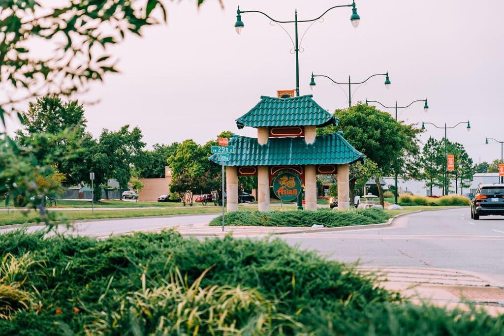 Cozy & Comfy - Few Blocks Away From Plaza District Oklahoma City