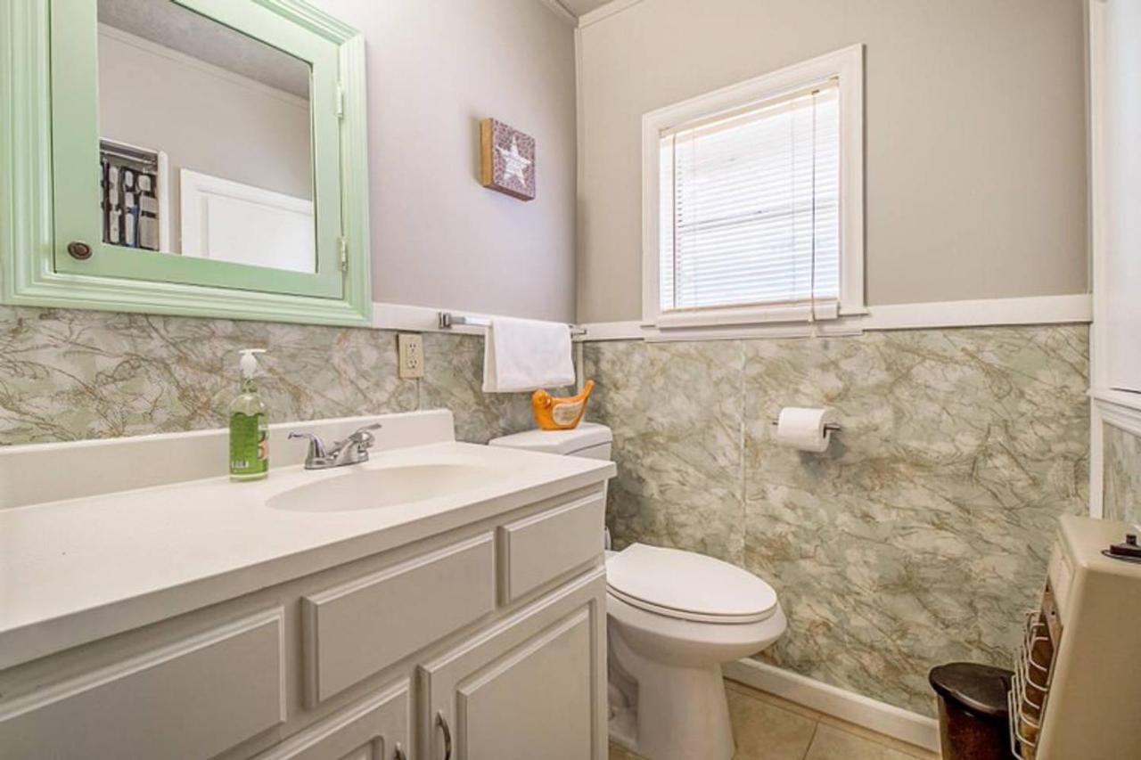 Cozy & Comfy - Few Blocks Away From Plaza District Apartment *
