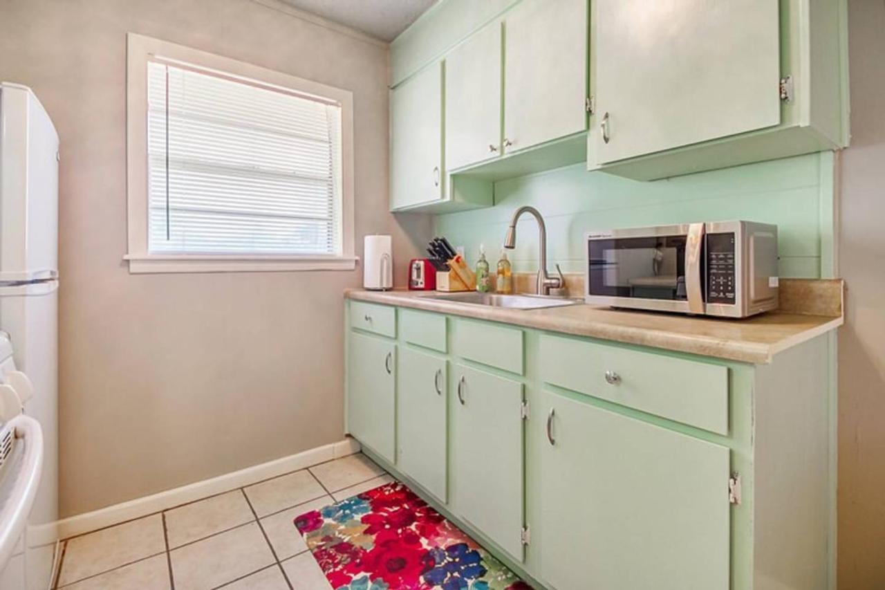 Apartment Cozy & Comfy - Few Blocks Away From Plaza District *