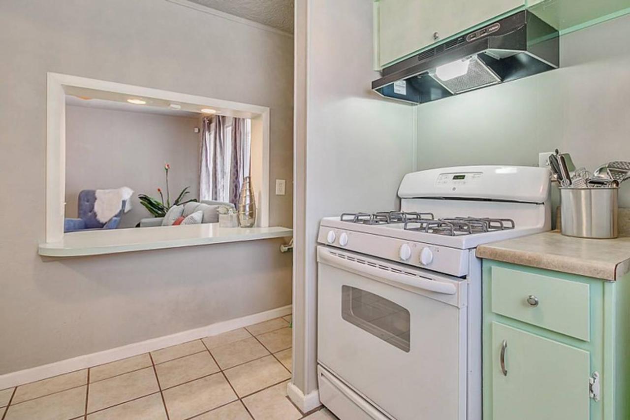 Cozy & Comfy - Few Blocks Away From Plaza District