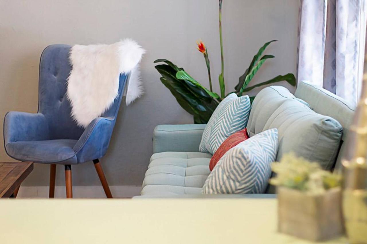 Apartment Cozy & Comfy - Few Blocks Away From Plaza District *